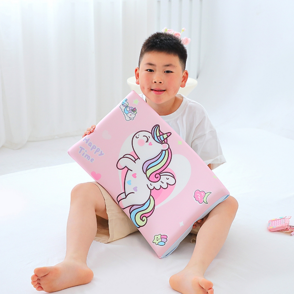 91家纺网 家纺一手货源 找家纺 八零年代 2025新款A类小凉皮儿童护颈枕慢回弹记忆枕学生午睡枕枕头枕芯 粉红马 30*50*5cm适合3-15岁