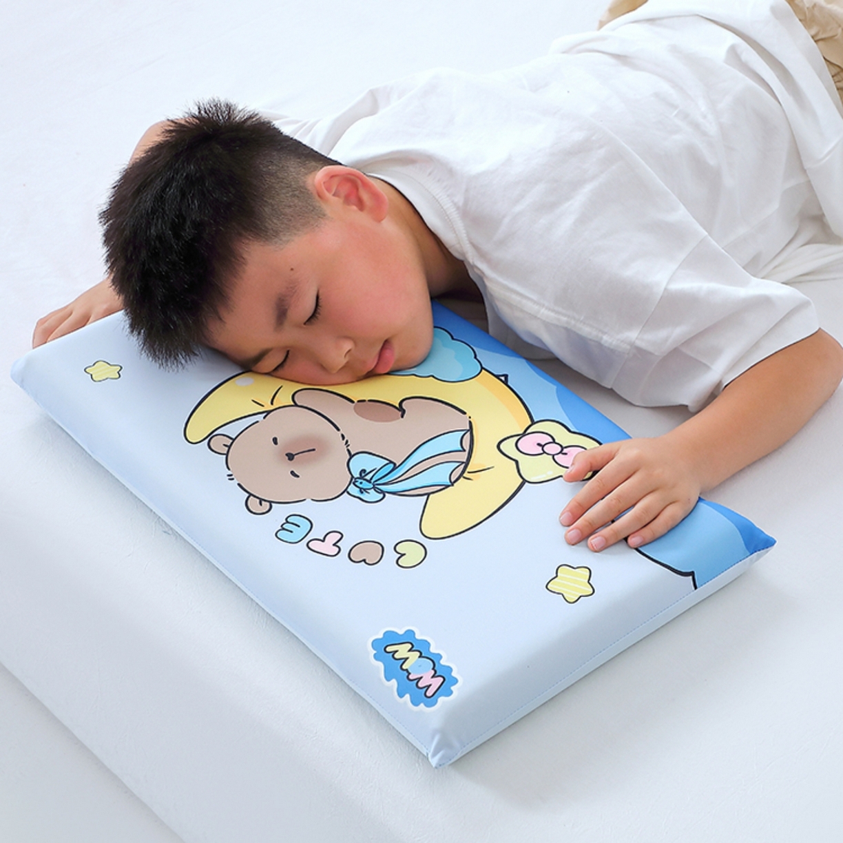 91家纺网 家纺一手货源 找家纺 八零年代 2025新款A类小凉皮儿童护颈枕慢回弹记忆枕学生午睡枕枕头枕芯 卡皮巴拉 30*50*5cm适合3-15岁