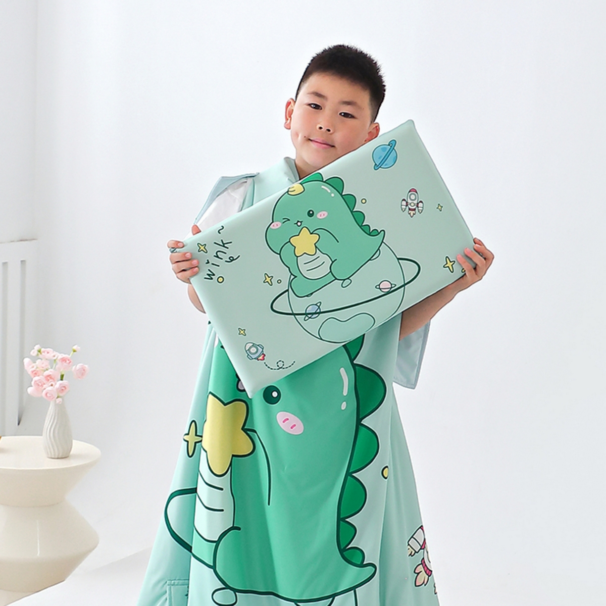 91家纺网 家纺一手货源 找家纺 八零年代 2025新款A类小凉皮儿童护颈枕慢回弹记忆枕学生午睡枕枕头枕芯 恐龙星星 30*50*5cm适合3-15岁