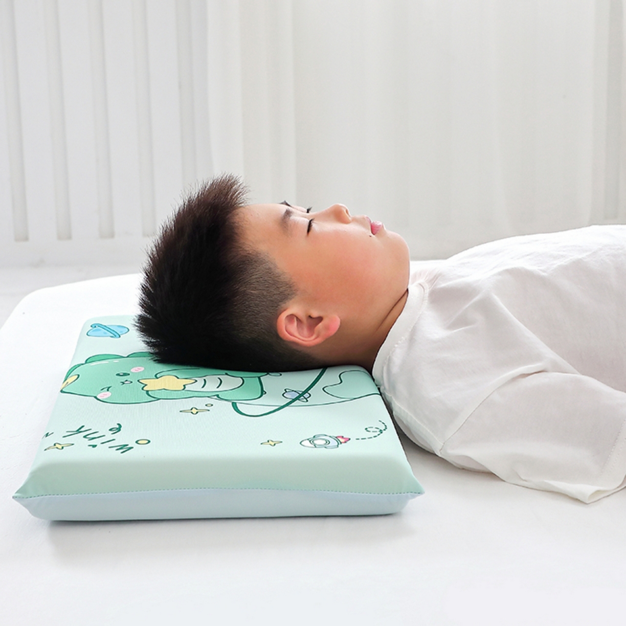 91家纺网 家纺一手货源 找家纺 八零年代 2025新款A类小凉皮儿童护颈枕慢回弹记忆枕学生午睡枕枕头枕芯 恐龙星星 30*50*5cm适合3-15岁
