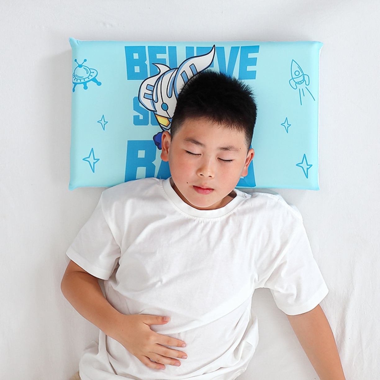 91家纺网 家纺一手货源 找家纺 八零年代 2025新款A类小凉皮儿童护颈枕慢回弹记忆枕学生午睡枕枕头枕芯 赛罗 30*50*5cm适合3-15岁