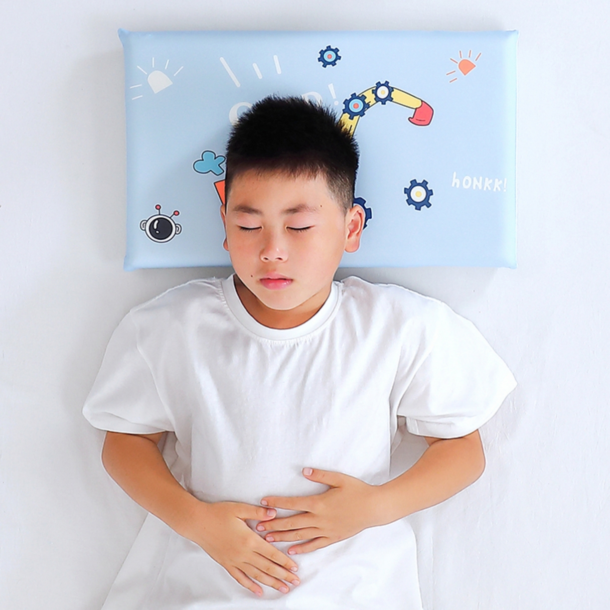 91家纺网 家纺一手货源 找家纺 八零年代 2025新款A类小凉皮儿童护颈枕慢回弹记忆枕学生午睡枕枕头枕芯 挖掘机 30*50*5cm适合3-15岁