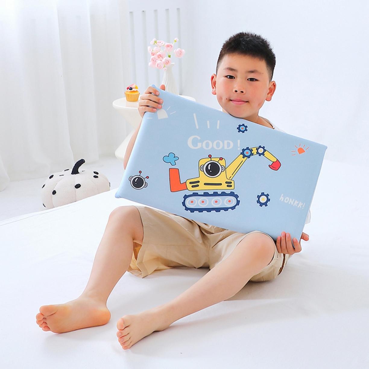 91家纺网 家纺一手货源 找家纺 八零年代 2025新款A类小凉皮儿童护颈枕慢回弹记忆枕学生午睡枕枕头枕芯 挖掘机 30*50*5cm适合3-15岁