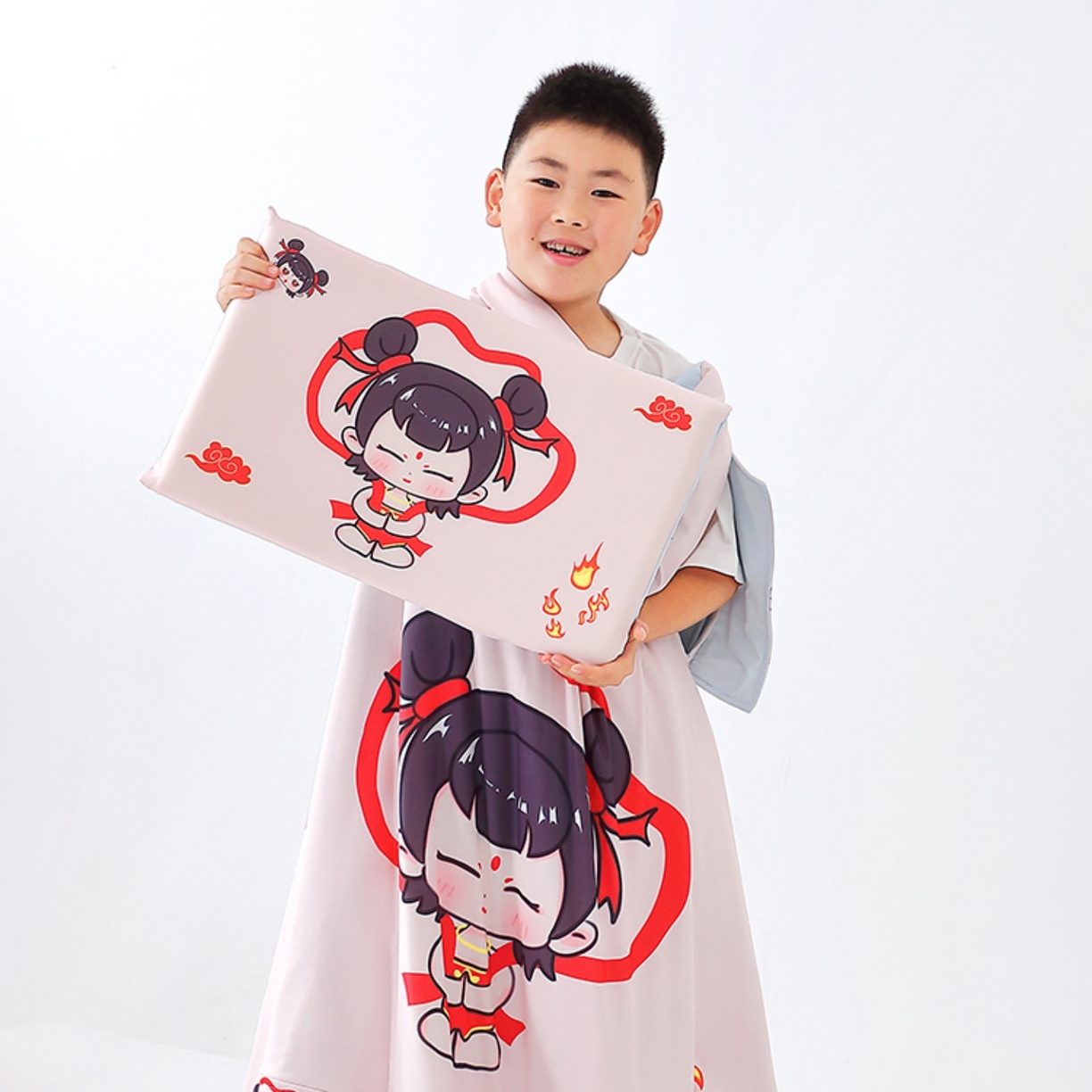 91家纺网 家纺一手货源 找家纺 八零年代 2025新款A类小凉皮儿童护颈枕慢回弹记忆枕学生午睡枕枕头枕芯 吒儿 30*50*5cm适合3-15岁