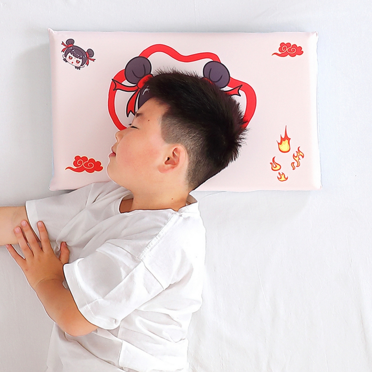 91家纺网 家纺一手货源 找家纺 八零年代 2025新款A类小凉皮儿童护颈枕慢回弹记忆枕学生午睡枕枕头枕芯 吒儿 30*50*5cm适合3-15岁