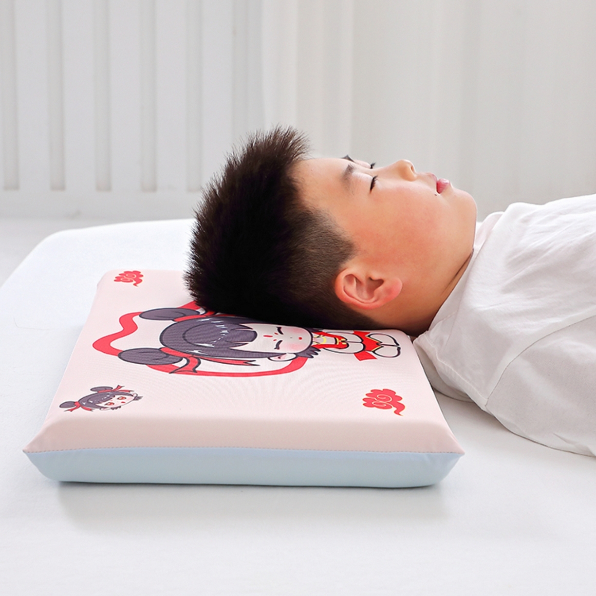 91家纺网 家纺一手货源 找家纺 八零年代 2025新款A类小凉皮儿童护颈枕慢回弹记忆枕学生午睡枕枕头枕芯 吒儿 30*50*5cm适合3-15岁