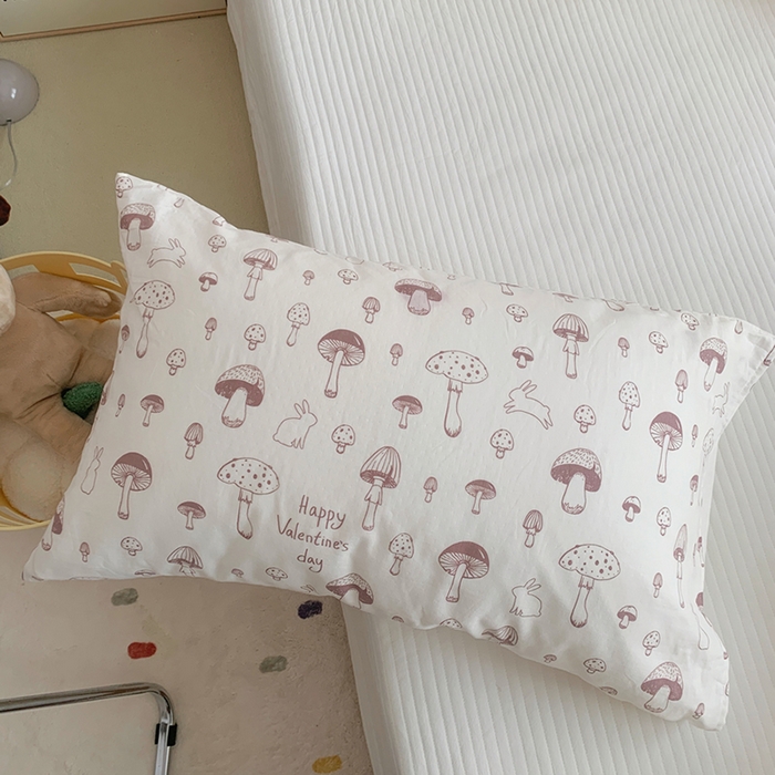 91家纺网 家纺一手货源 找家纺 柚可家居 2024新款全棉双层纱枕套-卡通系列 小蘑菇粉