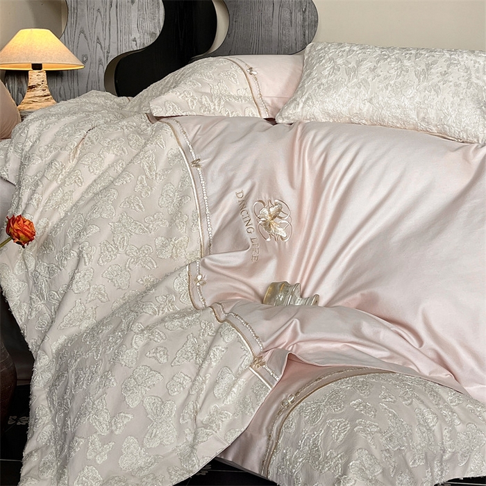 91家纺网 家纺一手货源 找家纺 鼎飞家纺 2025新款长绒棉纯棉刺绣雕花四件套-蝶舞花语 蝶舞花语-蜜汁粉