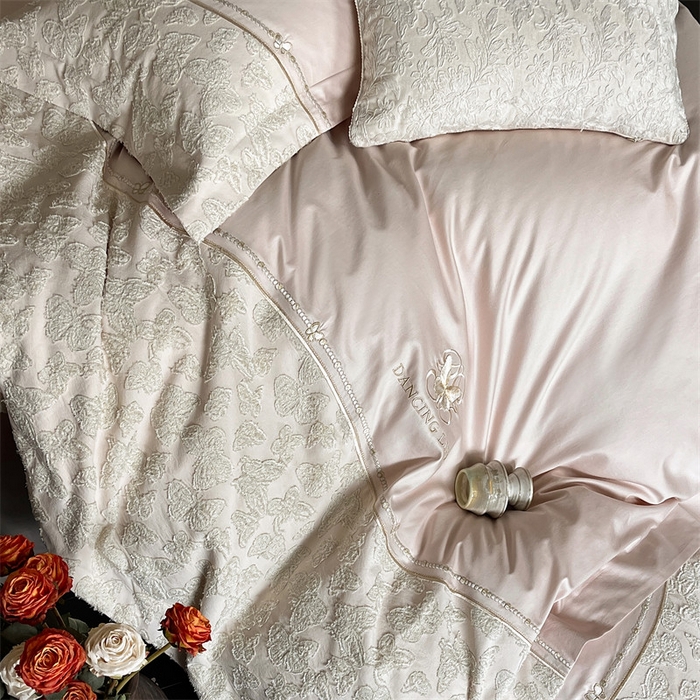 91家纺网 家纺一手货源 找家纺 鼎飞家纺 2025新款长绒棉纯棉刺绣雕花四件套-蝶舞花语 蝶舞花语-蜜汁粉