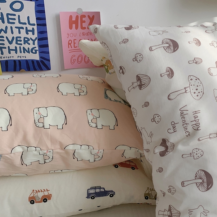 91家纺网 家纺一手货源 找家纺 柚可家居 2024新款全棉双层纱枕套-卡通系列 草莓波波粉