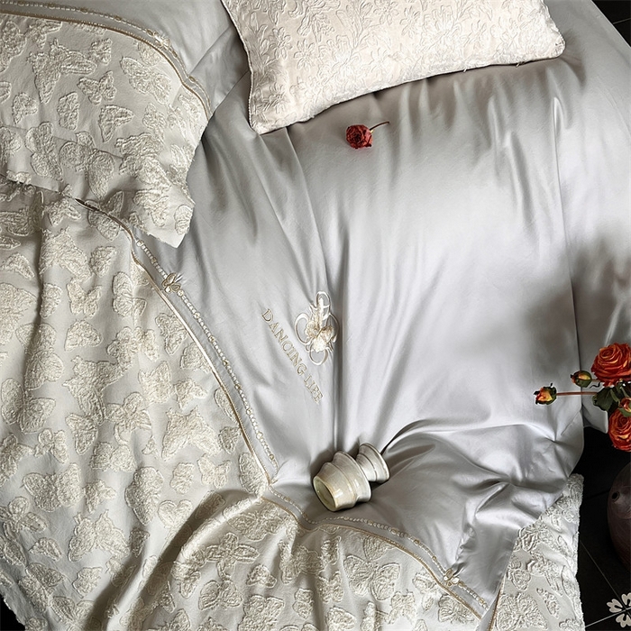 91家纺网 家纺一手货源 找家纺 鼎飞家纺 2025新款长绒棉纯棉刺绣雕花四件套-蝶舞花语 蝶舞花语-夜漠灰