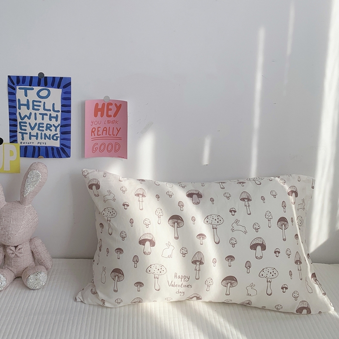 91家纺网 家纺一手货源 找家纺 柚可家居 2024新款全棉双层纱枕套-卡通系列 小蘑菇粉