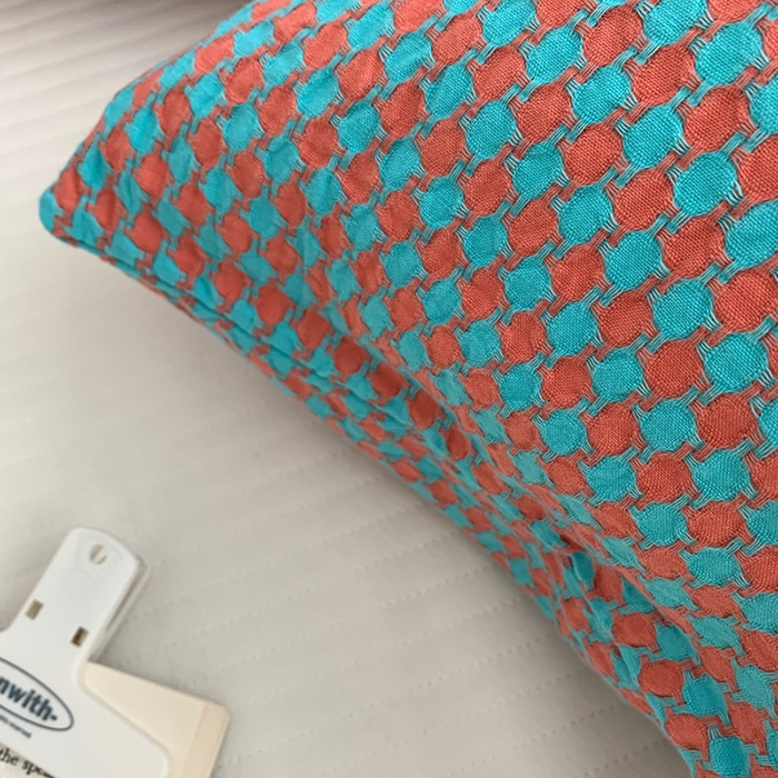 91家纺网 家纺一手货源 找家纺 柚可家居 2024新款21支提花加厚提花单枕套 黄紫