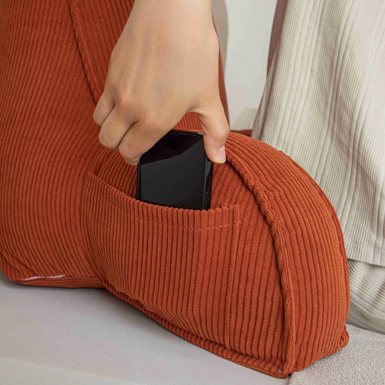 91家纺网 家纺一手货源 找家纺 沐沐家纺 2026新款灯芯绒护腰靠背 橘红色