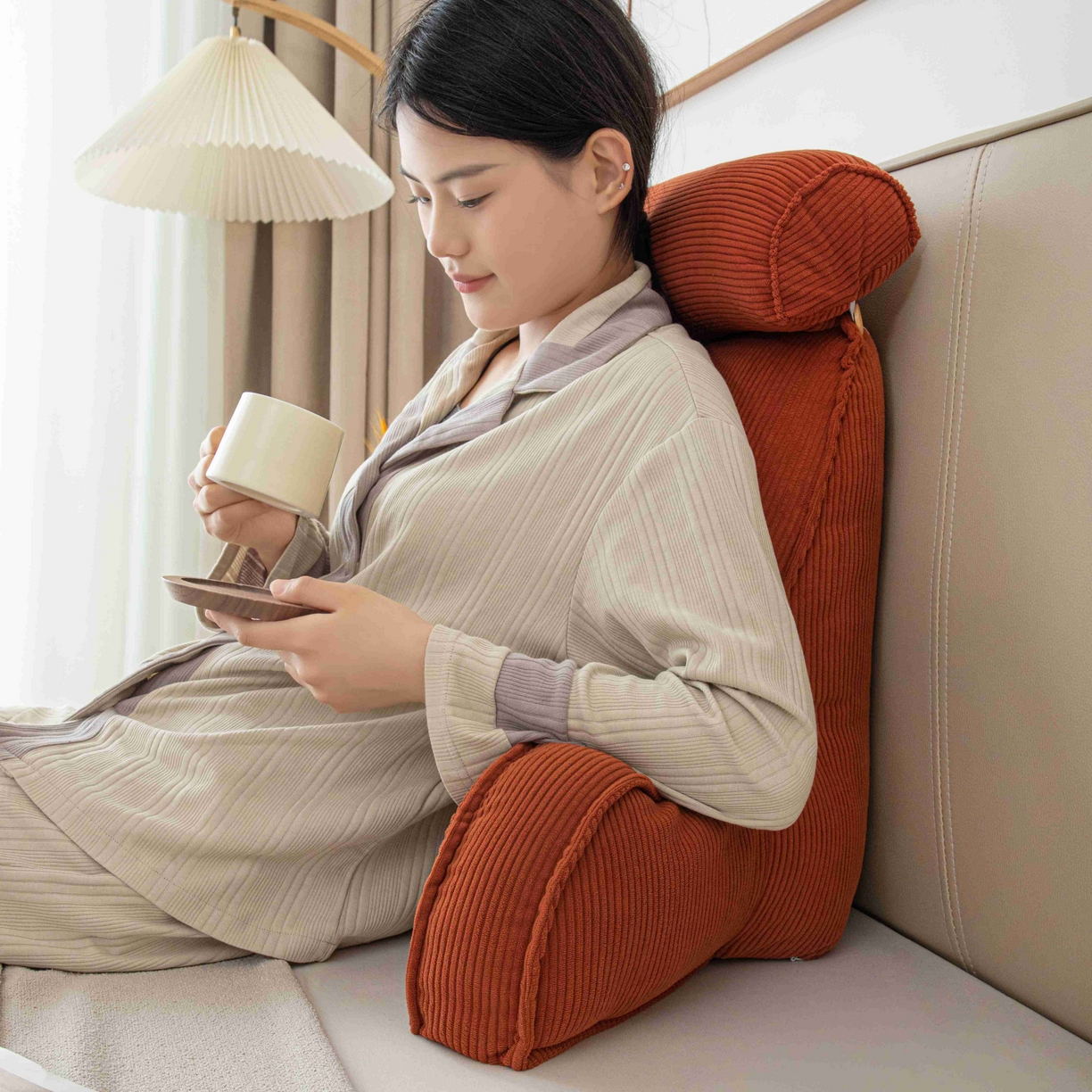 91家纺网 家纺一手货源 找家纺 沐沐家纺 2026新款灯芯绒护腰靠背 橘红色