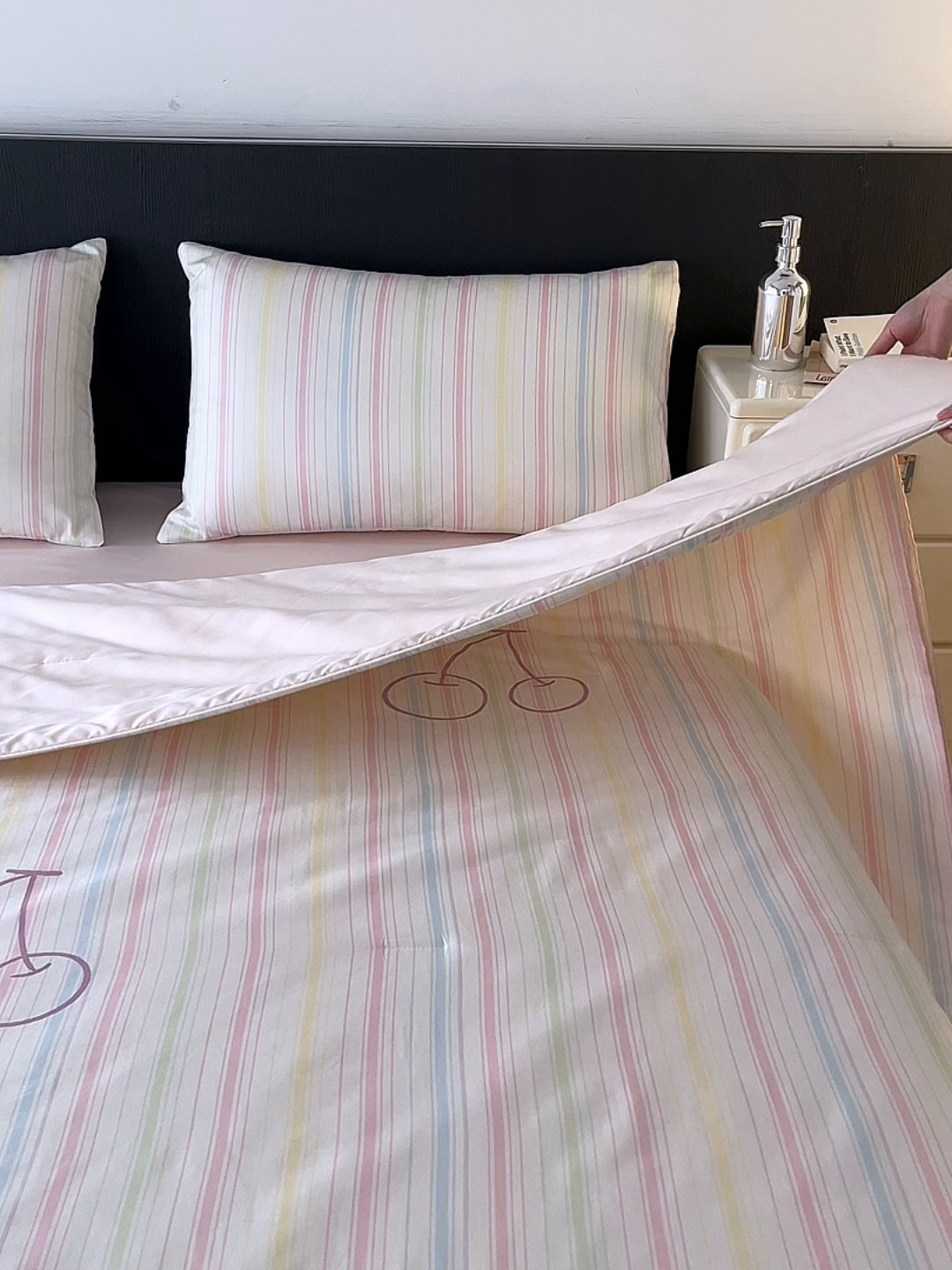 91家纺网 家纺一手货源 找家纺 安莱生活2025春夏新款天丝棉四件套 彩色樱桃