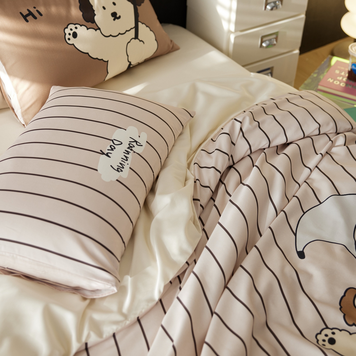 91家纺网 家纺一手货源 找家纺 安莱生活2025春夏新款天丝棉四件套 线条小狗-咖