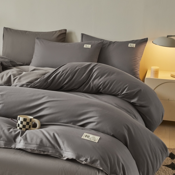 91家纺网 家纺一手货源 找家纺 莱通家纺 2025新款纯色双拼四件套 深灰+浅灰