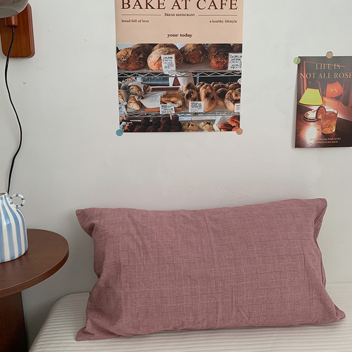 91家纺网 家纺一手货源 找家纺 柚可家居 2024新款机理纹小提花纯棉单枕套 梅子酱 机理纹小提花 单枕套