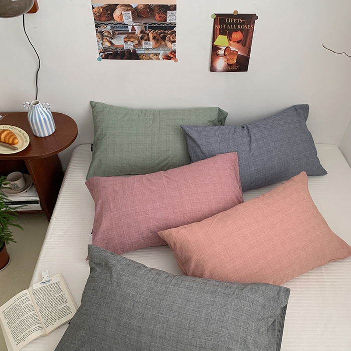 91家纺网 家纺一手货源 找家纺 柚可家居 2024新款机理纹小提花纯棉单枕套 梅子酱 机理纹小提花 单枕套