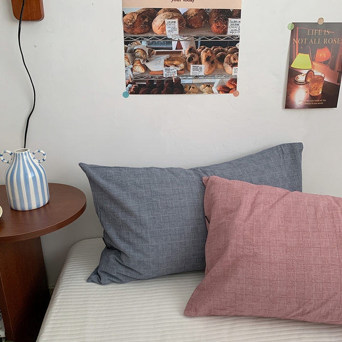 91家纺网 家纺一手货源 找家纺 柚可家居 2024新款机理纹小提花纯棉单枕套 牛仔蓝 机理纹小提花 单枕套