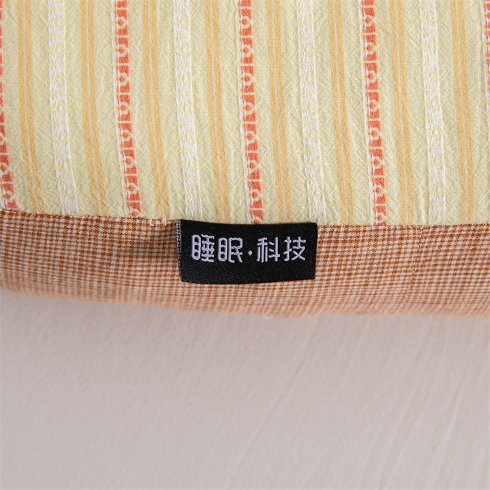 91家纺网 家纺一手货源 找家纺 金牛2025新款荞麦枕全棉提花睡眠科技肩颈养护枕全荞麦壳枕头+枕芯 全棉提花肩颈养护枕35×55-米黄