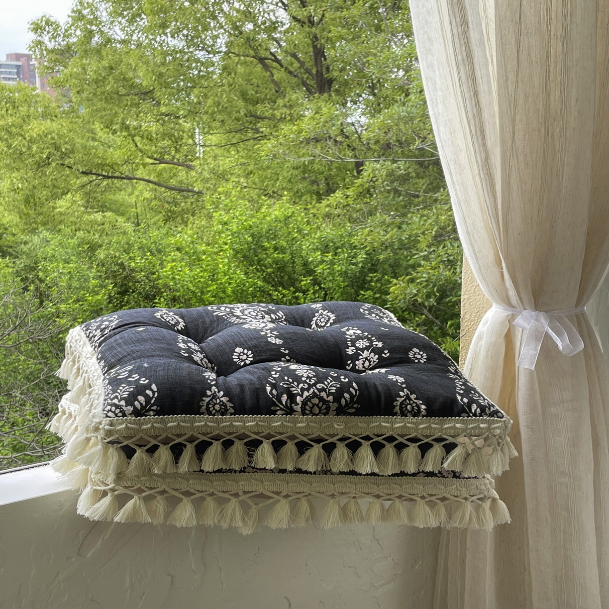 91家纺网 家纺一手货源 找家纺 番茄2025新款竹节麻流苏坐垫椅子垫 墨色