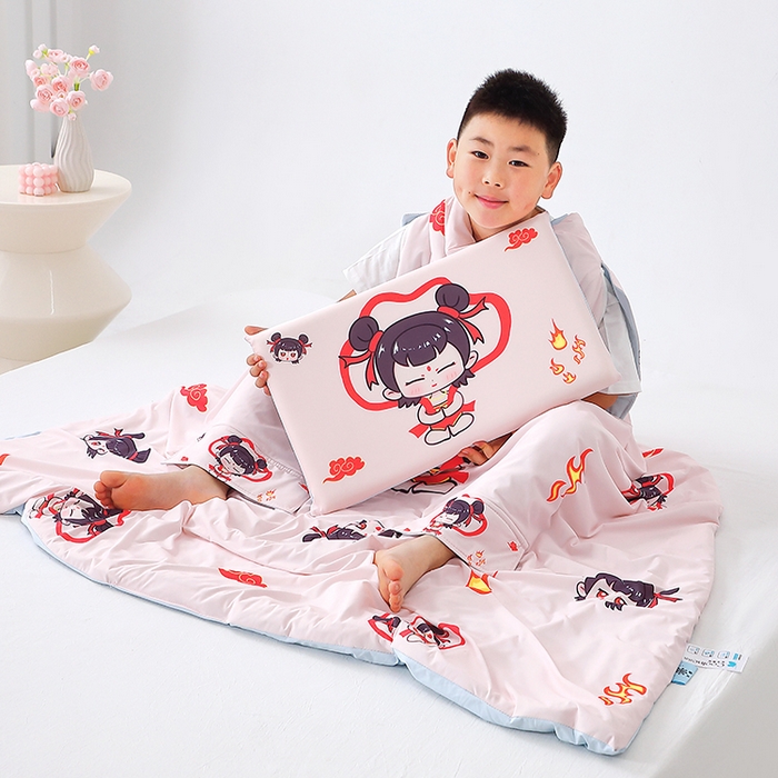 91家纺网 家纺一手货源 找家纺 2025新款A类小凉皮蚕丝防踢被儿童空调房护肚夏被凉感丝儿童被 吒儿