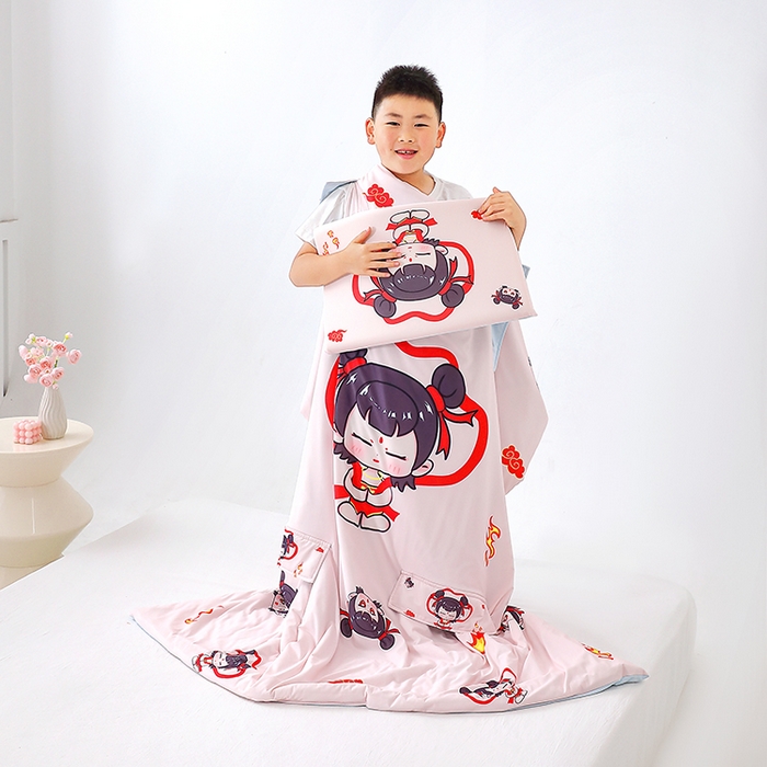 91家纺网 家纺一手货源 找家纺 2025新款A类小凉皮蚕丝防踢被儿童空调房护肚夏被凉感丝儿童被 吒儿