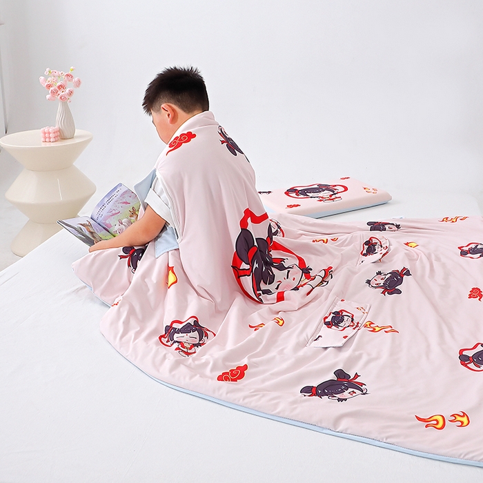 91家纺网 家纺一手货源 找家纺 2025新款A类小凉皮蚕丝防踢被儿童空调房护肚夏被凉感丝儿童被 吒儿