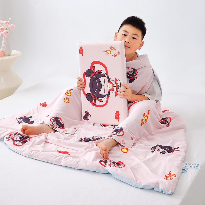 91家纺网 家纺一手货源 找家纺 2025新款A类小凉皮蚕丝防踢被儿童空调房护肚夏被凉感丝儿童被 吒儿