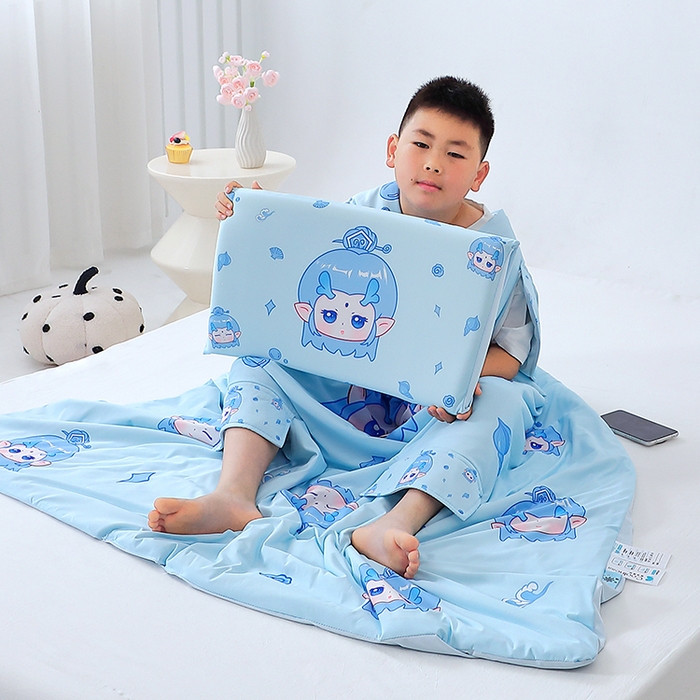 91家纺网 家纺一手货源 找家纺 2025新款A类小凉皮蚕丝防踢被儿童空调房护肚夏被凉感丝儿童被 丙丙