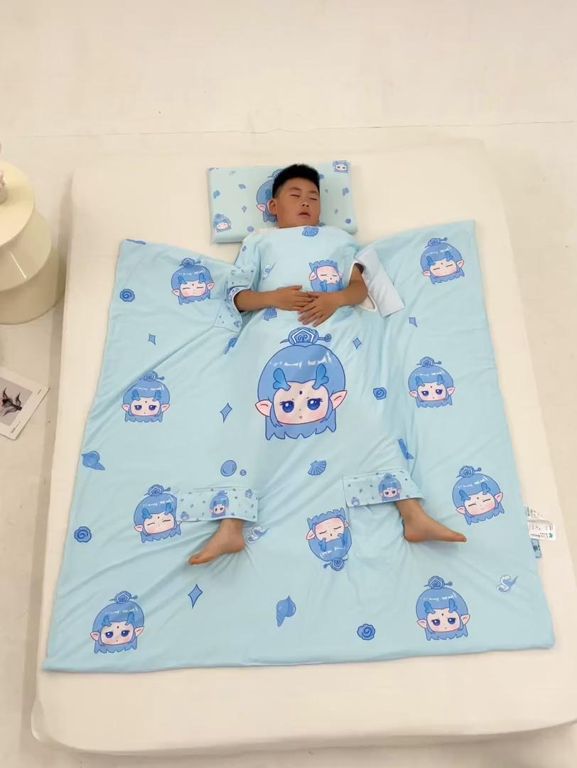 91家纺网 家纺一手货源 找家纺 2025新款A类小凉皮蚕丝防踢被儿童空调房护肚夏被凉感丝儿童被 丙丙