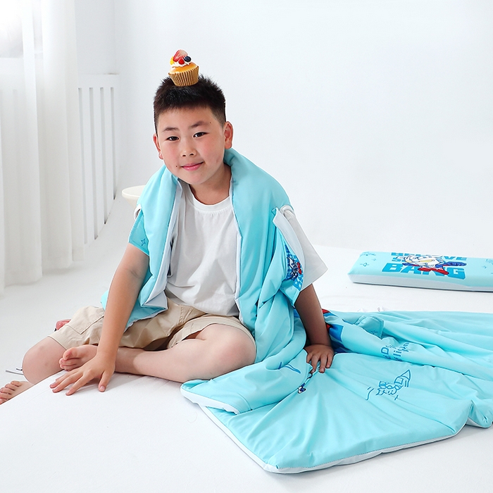 91家纺网 家纺一手货源 找家纺 2025新款A类小凉皮蚕丝防踢被儿童空调房护肚夏被凉感丝儿童被 赛罗