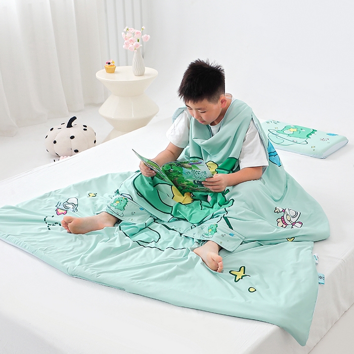 91家纺网 家纺一手货源 找家纺 2025新款A类小凉皮蚕丝防踢被儿童空调房护肚夏被凉感丝儿童被 恐龙星星