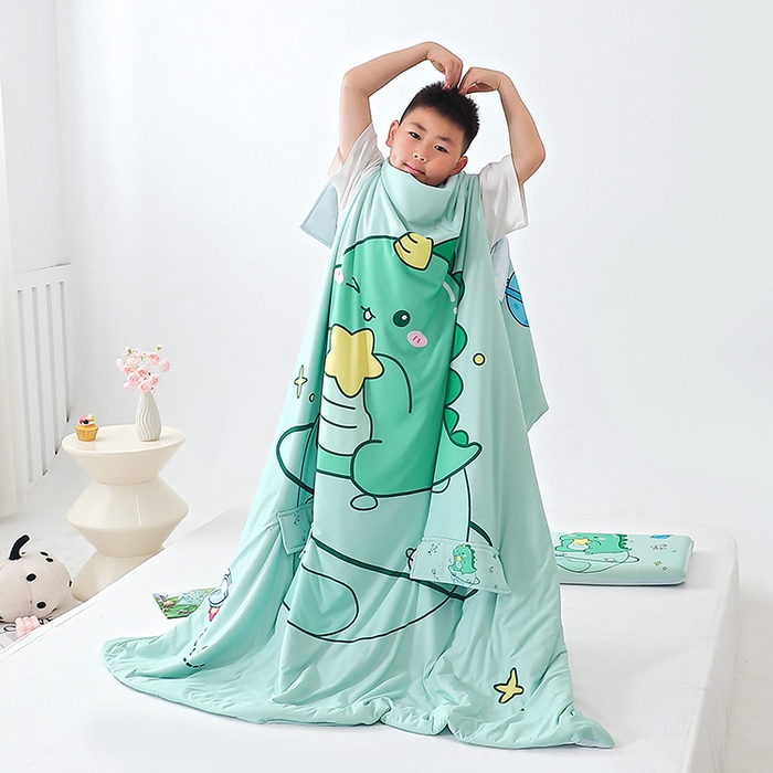 91家纺网 家纺一手货源 找家纺 2025新款A类小凉皮蚕丝防踢被儿童空调房护肚夏被凉感丝儿童被 恐龙星星