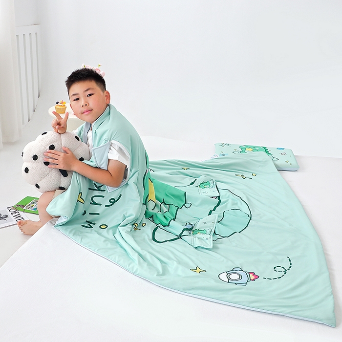 91家纺网 家纺一手货源 找家纺 2025新款A类小凉皮蚕丝防踢被儿童空调房护肚夏被凉感丝儿童被 恐龙星星