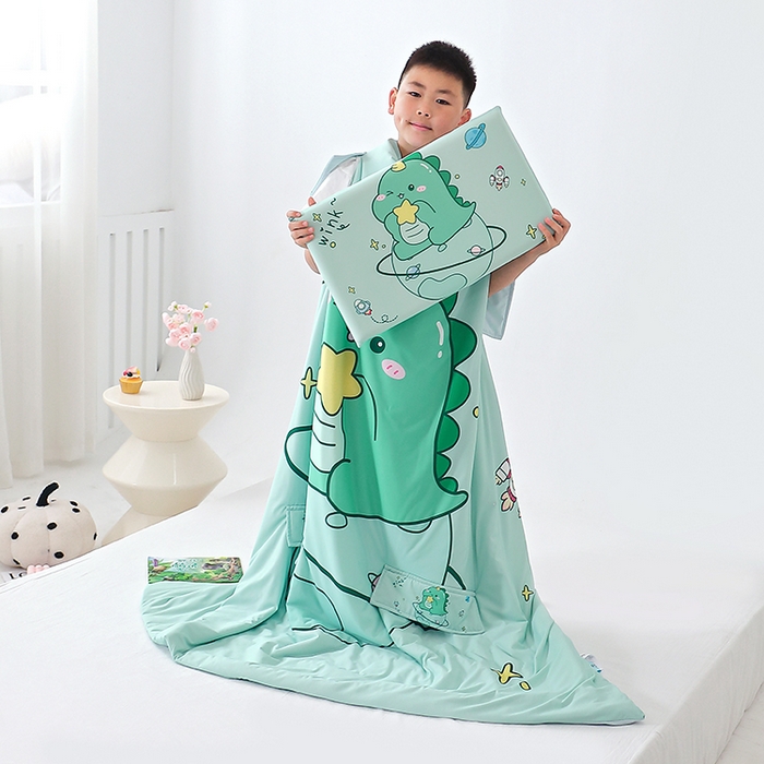 91家纺网 家纺一手货源 找家纺 2025新款A类小凉皮蚕丝防踢被儿童空调房护肚夏被凉感丝儿童被 恐龙星星