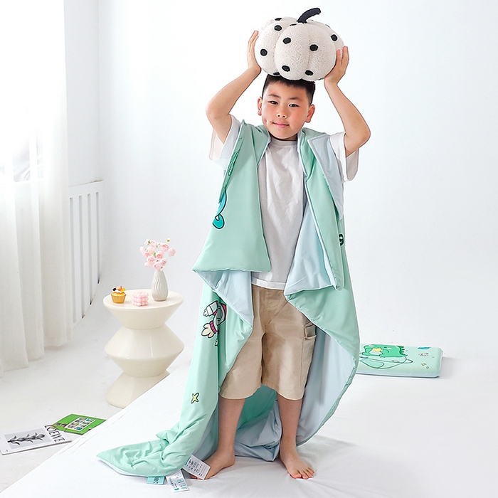 91家纺网 家纺一手货源 找家纺 2025新款A类小凉皮蚕丝防踢被儿童空调房护肚夏被凉感丝儿童被 恐龙星星