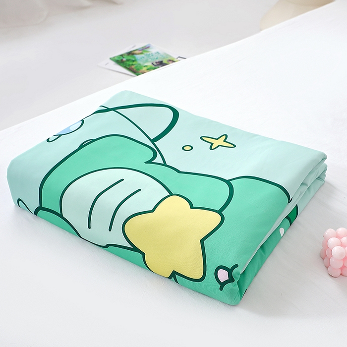 91家纺网 家纺一手货源 找家纺 2025新款A类小凉皮蚕丝防踢被儿童空调房护肚夏被凉感丝儿童被 恐龙星星