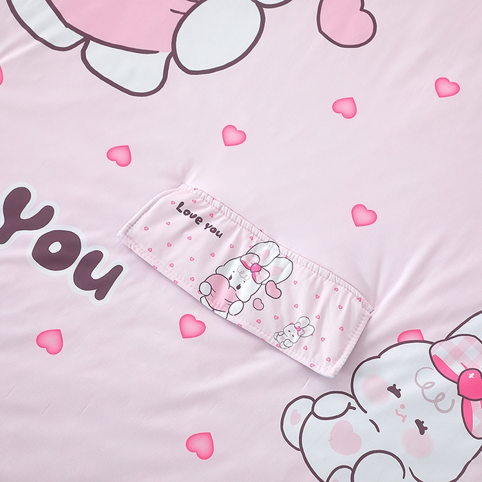 91家纺网 家纺一手货源 找家纺 2025新款A类小凉皮蚕丝防踢被儿童空调房护肚夏被凉感丝儿童被 爱心小兔