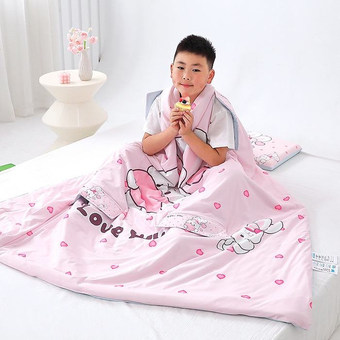 91家纺网 家纺一手货源 找家纺 2025新款A类小凉皮蚕丝防踢被儿童空调房护肚夏被凉感丝儿童被 爱心小兔