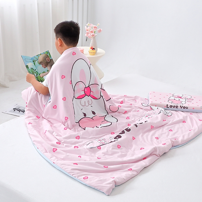 91家纺网 家纺一手货源 找家纺 2025新款A类小凉皮蚕丝防踢被儿童空调房护肚夏被凉感丝儿童被 爱心小兔