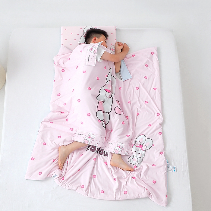 91家纺网 家纺一手货源 找家纺 2025新款A类小凉皮蚕丝防踢被儿童空调房护肚夏被凉感丝儿童被 爱心小兔