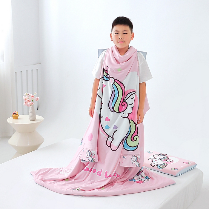 91家纺网 家纺一手货源 找家纺 2025新款A类小凉皮蚕丝防踢被儿童空调房护肚夏被凉感丝儿童被 粉红马