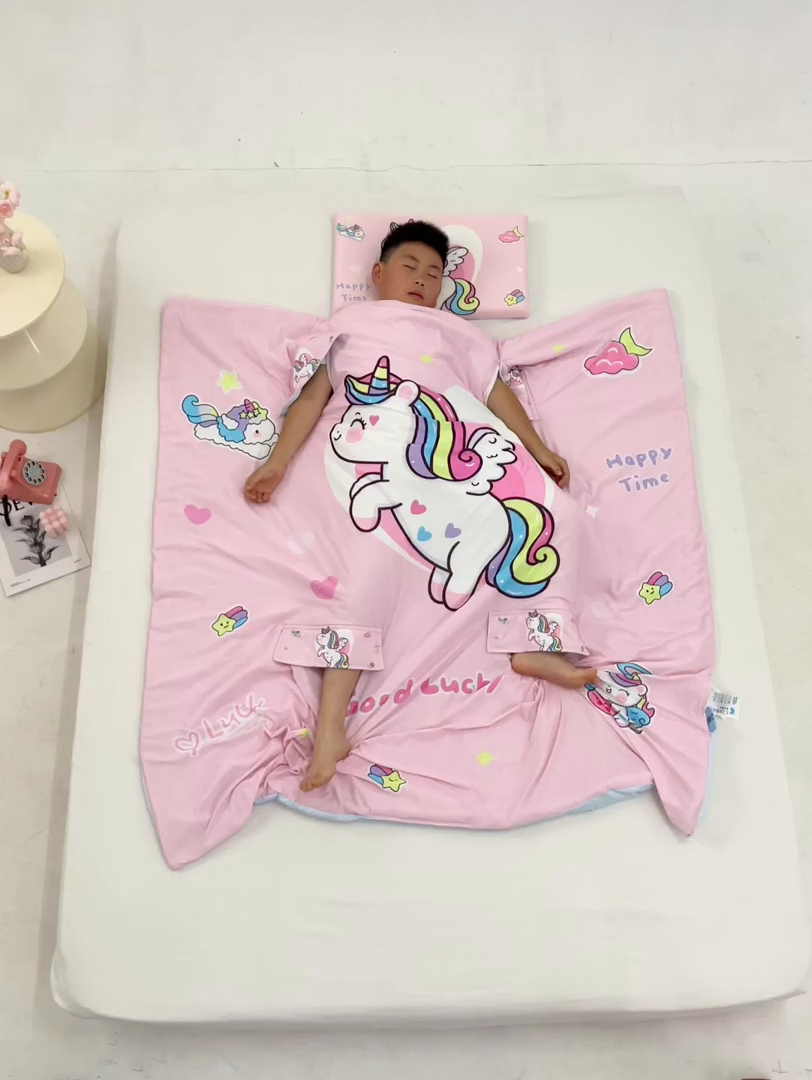 91家纺网 家纺一手货源 找家纺 2025新款A类小凉皮蚕丝防踢被儿童空调房护肚夏被凉感丝儿童被 粉红马