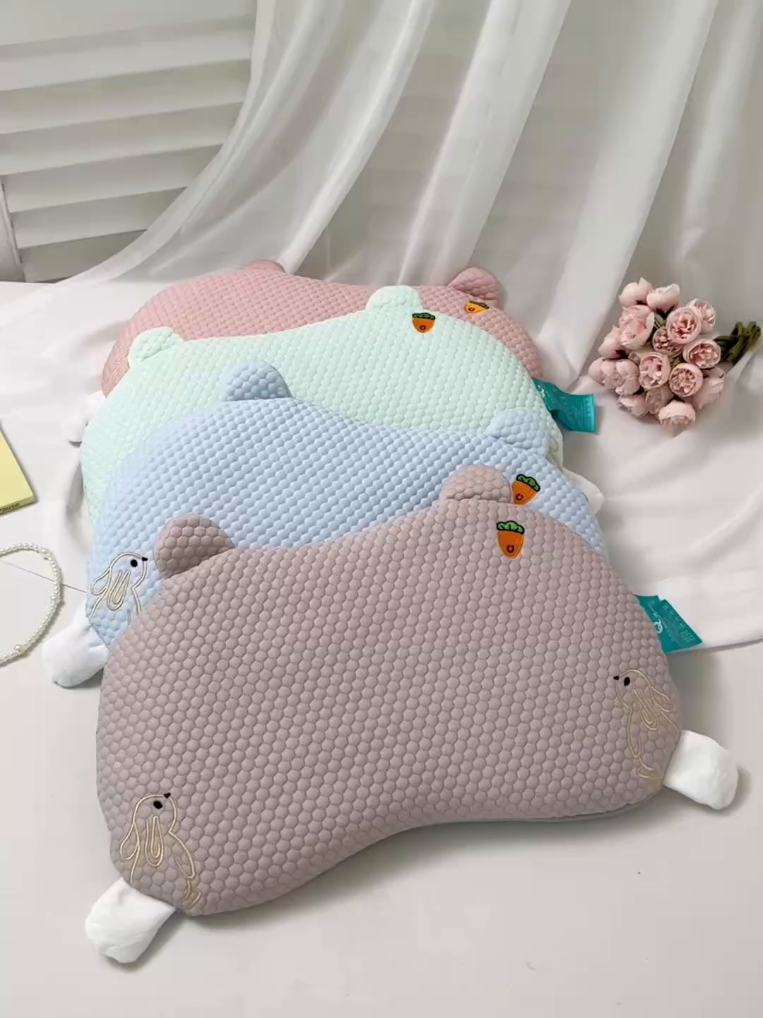 91家纺网 家纺一手货源 找家纺 芯洲 2025新款荞麦枕冰豆豆萝卜兔儿童绣花双面四季通用枕头枕芯 萝卜兔-绿 28x50cm/只