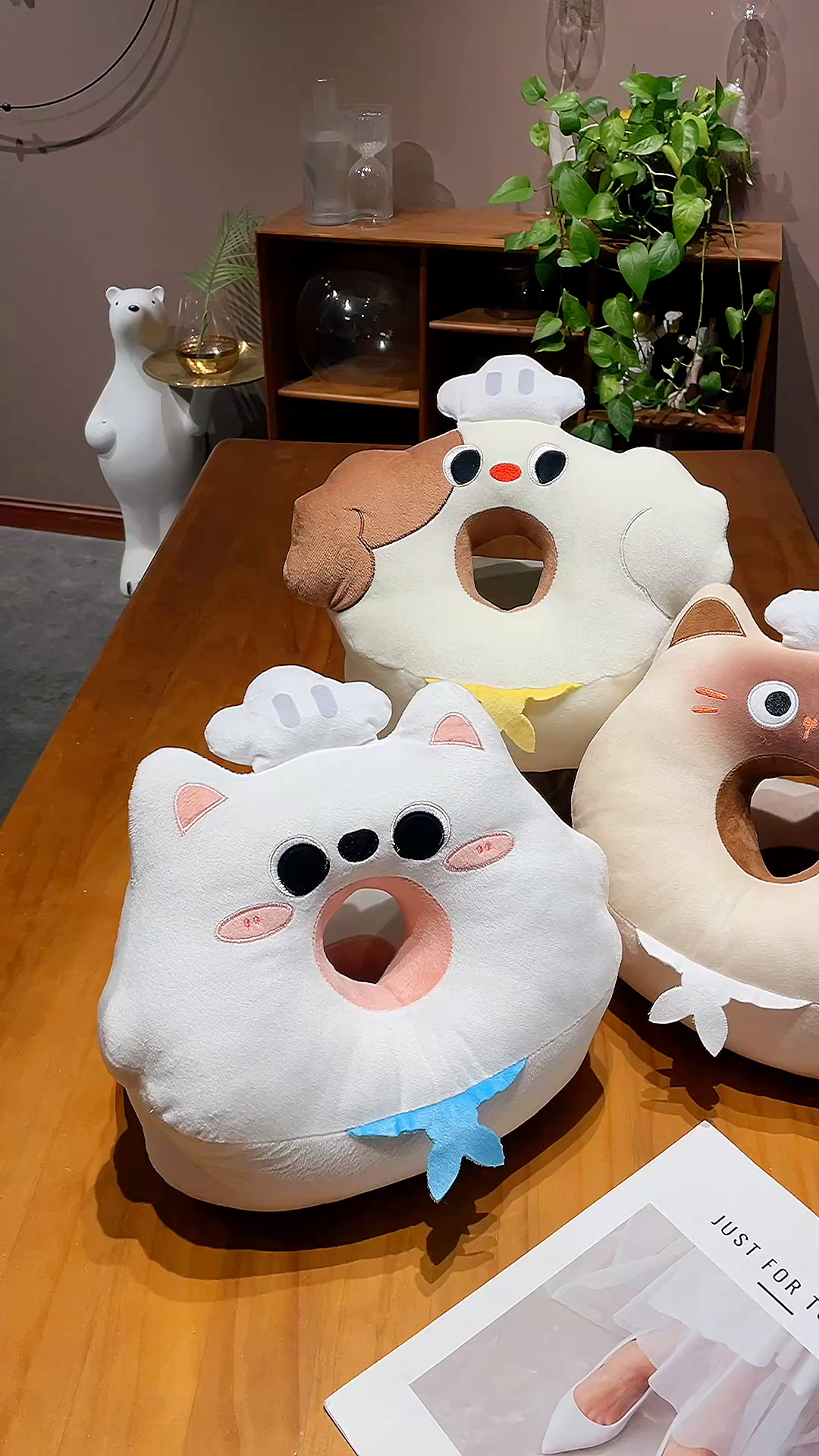 91家纺网 家纺一手货源 找家纺 仟亿莱2025新款圆眼小厨师冰豆豆双面午睡枕 冰豆豆双面圆眼小狗