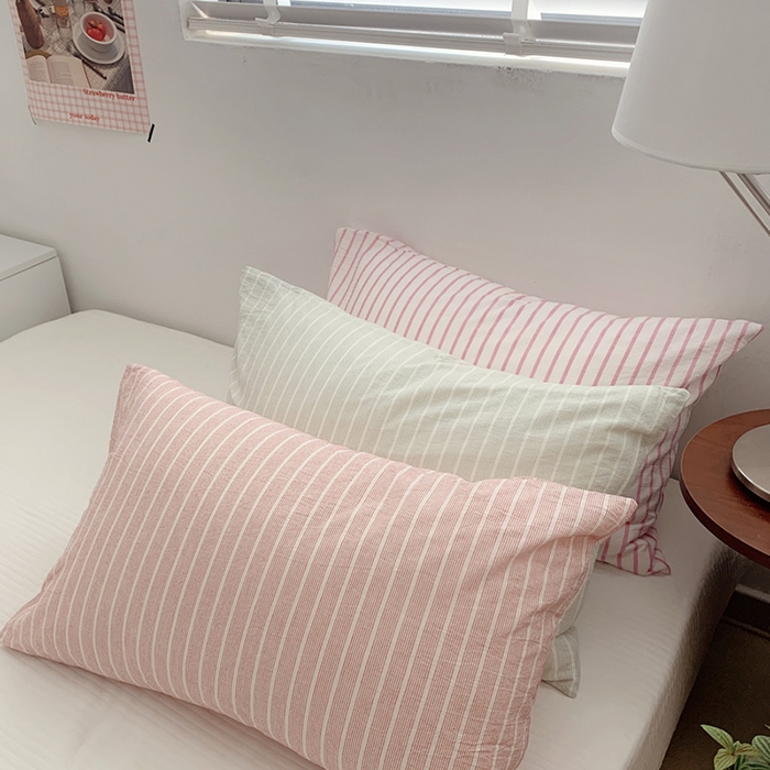 91家纺网 家纺一手货源 找家纺 柚可家居 2024新款水洗棉条纹系列单枕套-系列四 细竖条红色