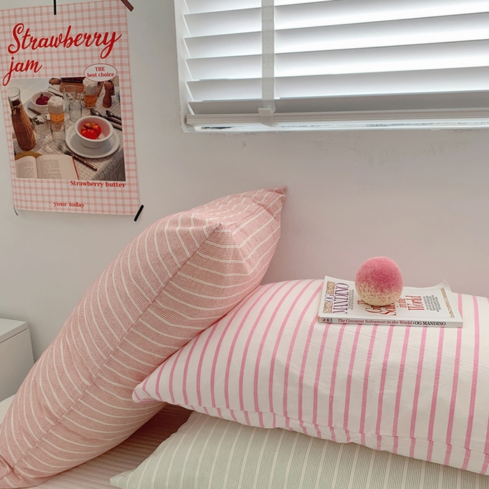 91家纺网 家纺一手货源 找家纺 柚可家居 2024新款水洗棉条纹系列单枕套-系列四 细竖条红色